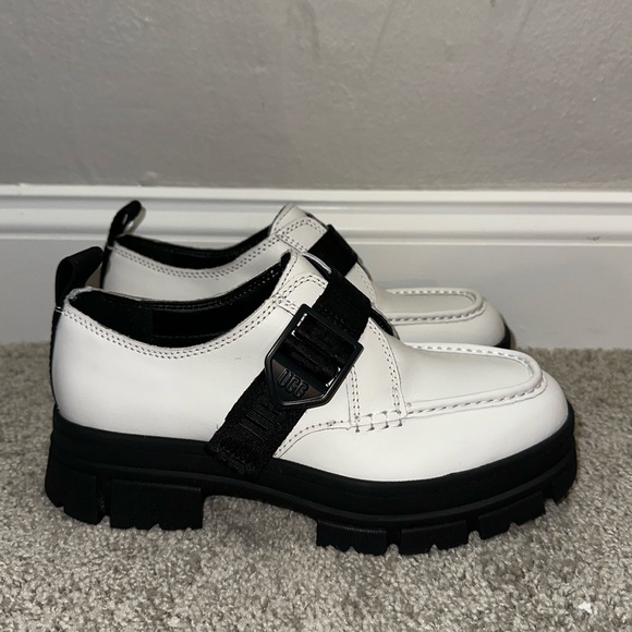 UGG Shoes - NWOB Ugg Women’s Ashton Leather Platform Shoes